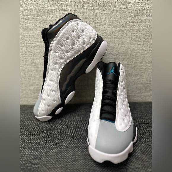 Air Jordan 13 retro barons hologram